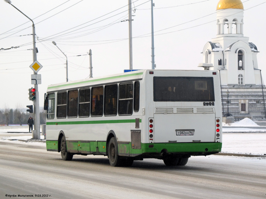 Свердловская область, ЛиАЗ-5256.45 № Т 082 КО 96