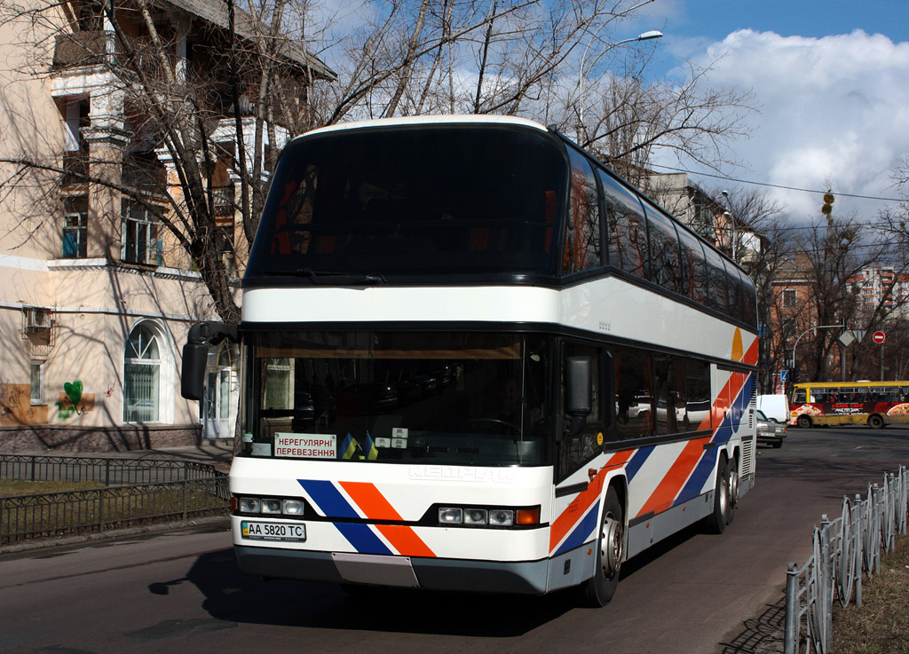 Киев, Neoplan N122/3L Skyliner № AA 5820 TC