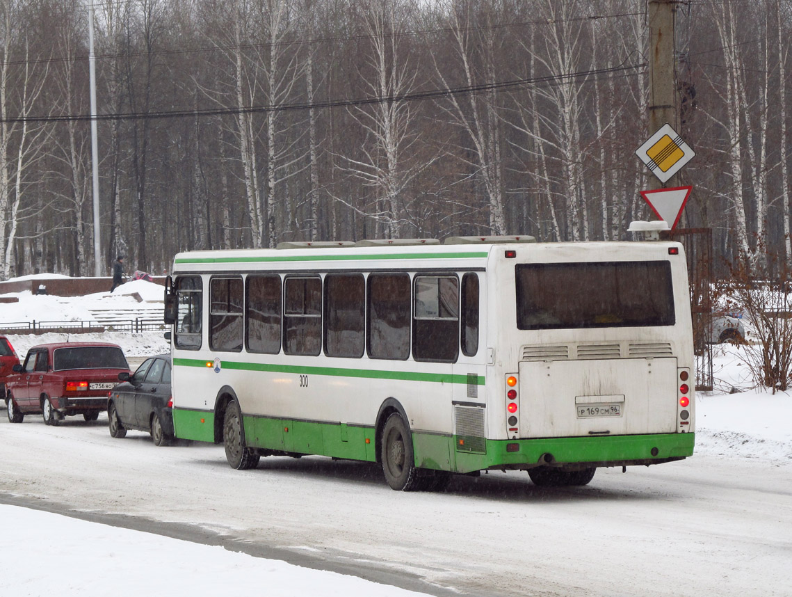 Свердловская область, ЛиАЗ-5256.26-01 № 300