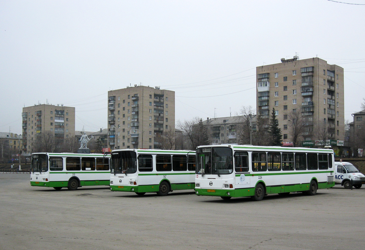 Челябинская область, ЛиАЗ-5256.35 № 228; Челябинская область — Автобусные вокзалы, станции и конечные остановки