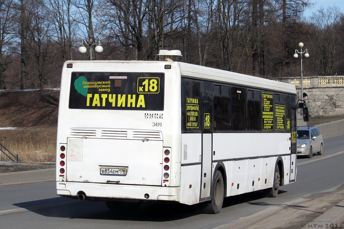 Маршрут 100 автобуса гатчина. ЛИАЗ 5256.58. Гатчинский автобус. Автобусы Гатчина. Автобус Гатчина Санкт-Петербург.