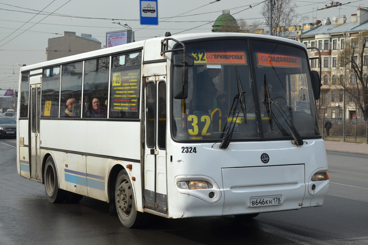 Sankt Petersburg, KAvZ-4235-03 Nr. 2324