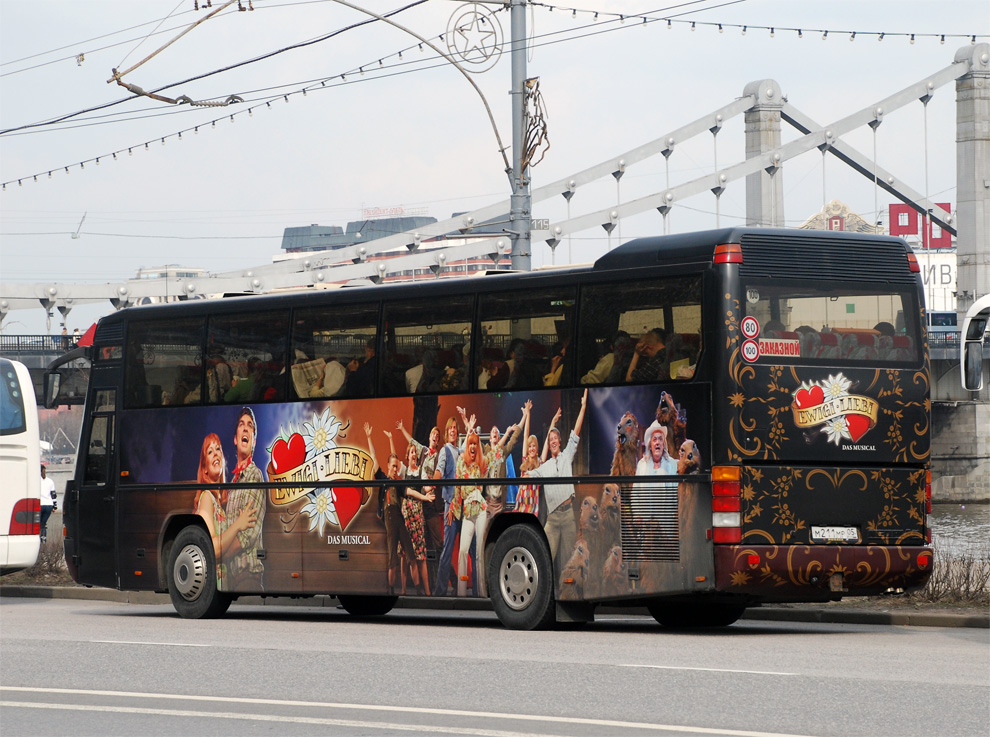 Санкт-Петербург, Neoplan N316SHD Transliner № М 211 МР 05