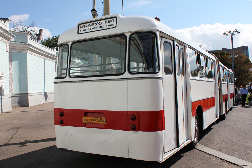 Москва, Ikarus 180 № 011