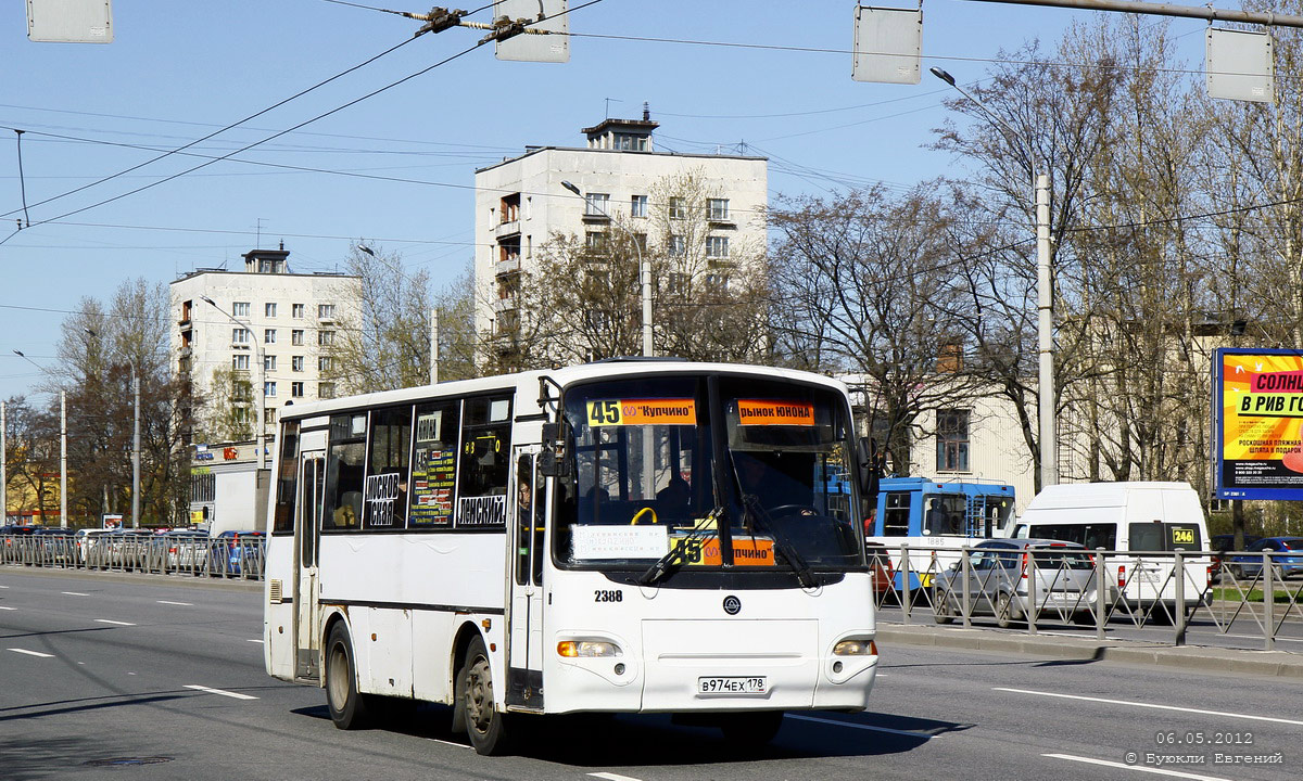 Sankt Petersburg, KAvZ-4235-03 Nr. 2388