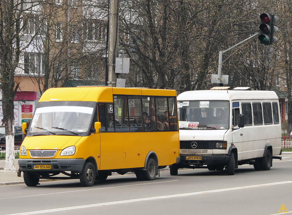 Киевская область, Рута 25 ПЕ № AA 1054 AA; Киевская область, Mercedes-Benz T1 208D № 011-69 КМ