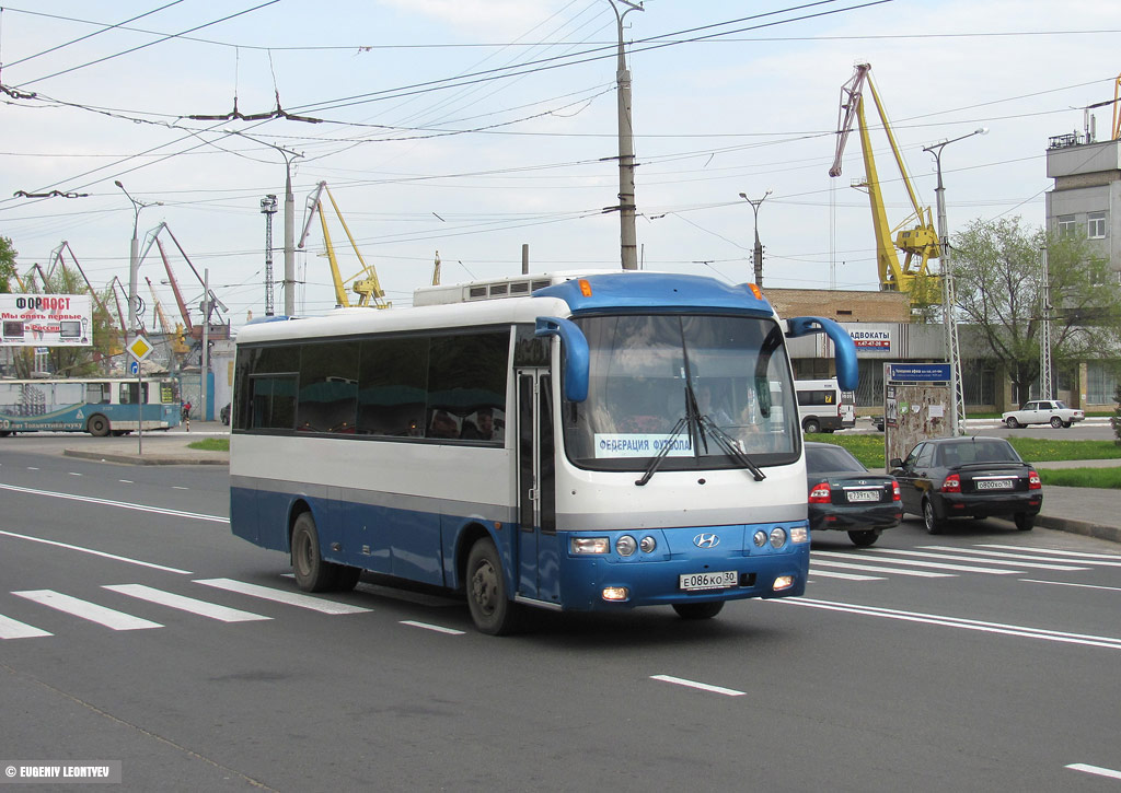 Астраханская область, Hyundai AeroTown № Е 086 КО 30