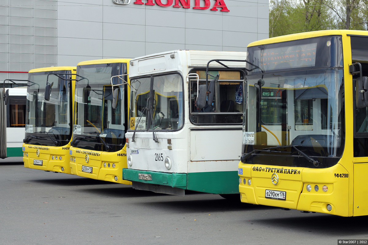 Sankt Peterburgas — Bus stations