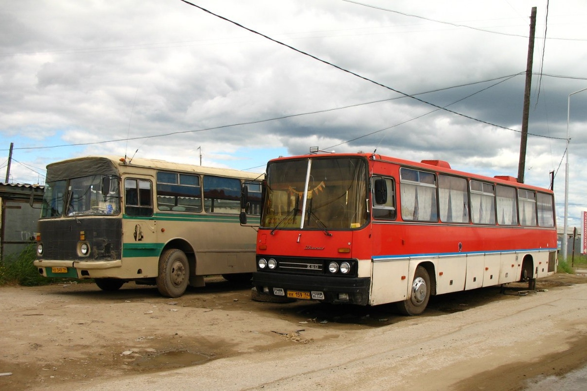 Jakutien Republik, LAZ-695N Nr. КЕ 549 14; Jakutien Republik, Ikarus 250.59 Nr. КК 159 14