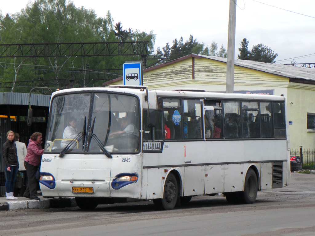 Leningrad Gebiet, KAvZ-4238-00 Nr. 2045