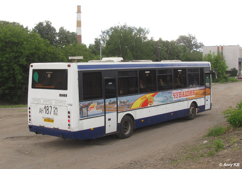 Чувашия, ЛиАЗ-5256.23-01 (ГолАЗ) № 1352