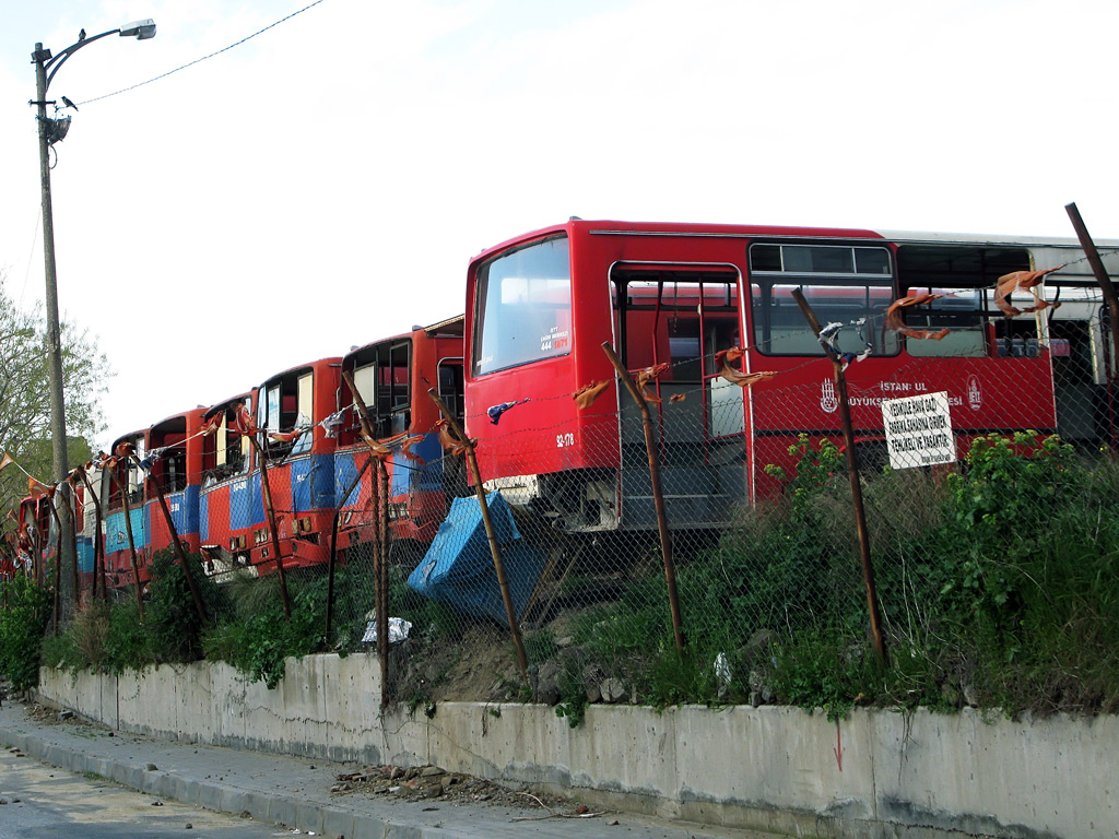 Турция, Ikarus 260.25 № 92-178; Турция, Ikarus 260.25 № 92-490; Турция — Стамбул — Территория "автобусного кладбища"