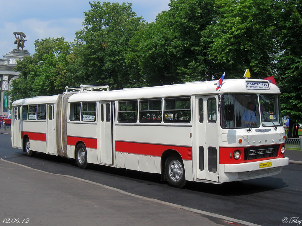 Москва, Ikarus 180 № 011