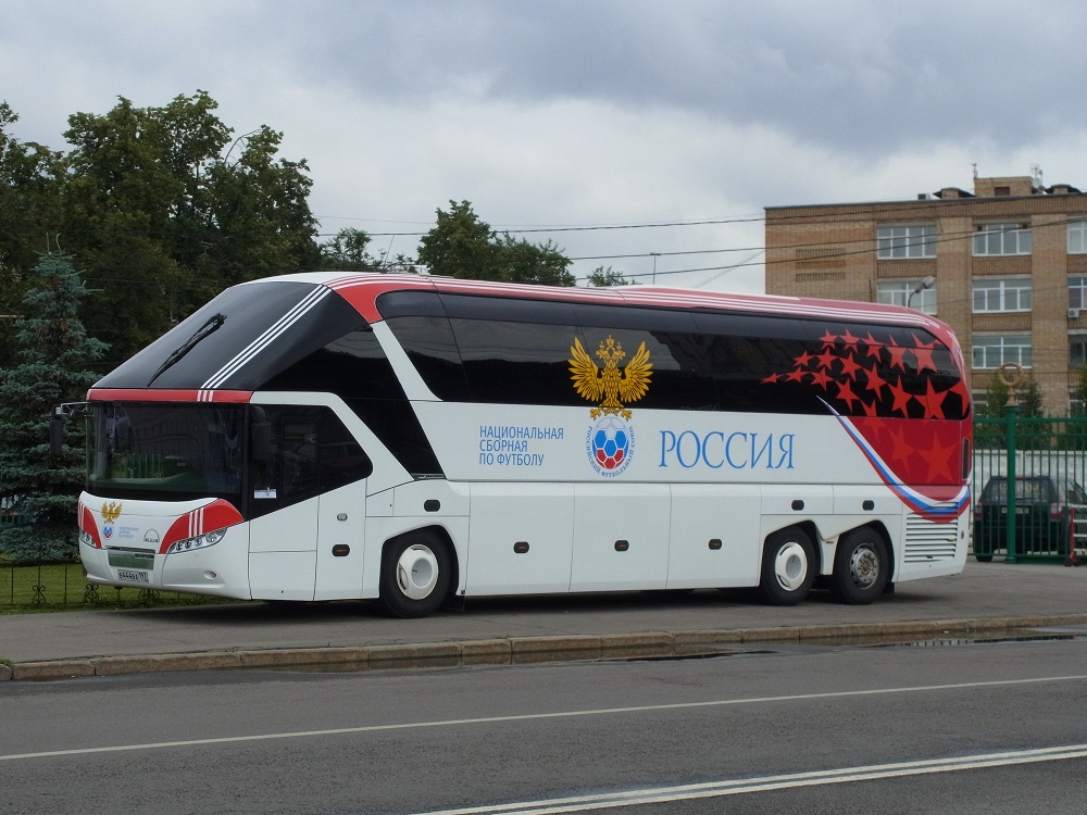 Москва, Neoplan P11 N5217/3SHD Starliner C № В 444 ВА 197