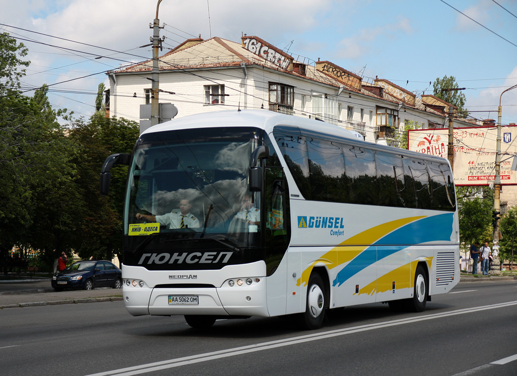 Kijeva, Neoplan P21 N2216SHD Tourliner SHD № AA 5062 OM