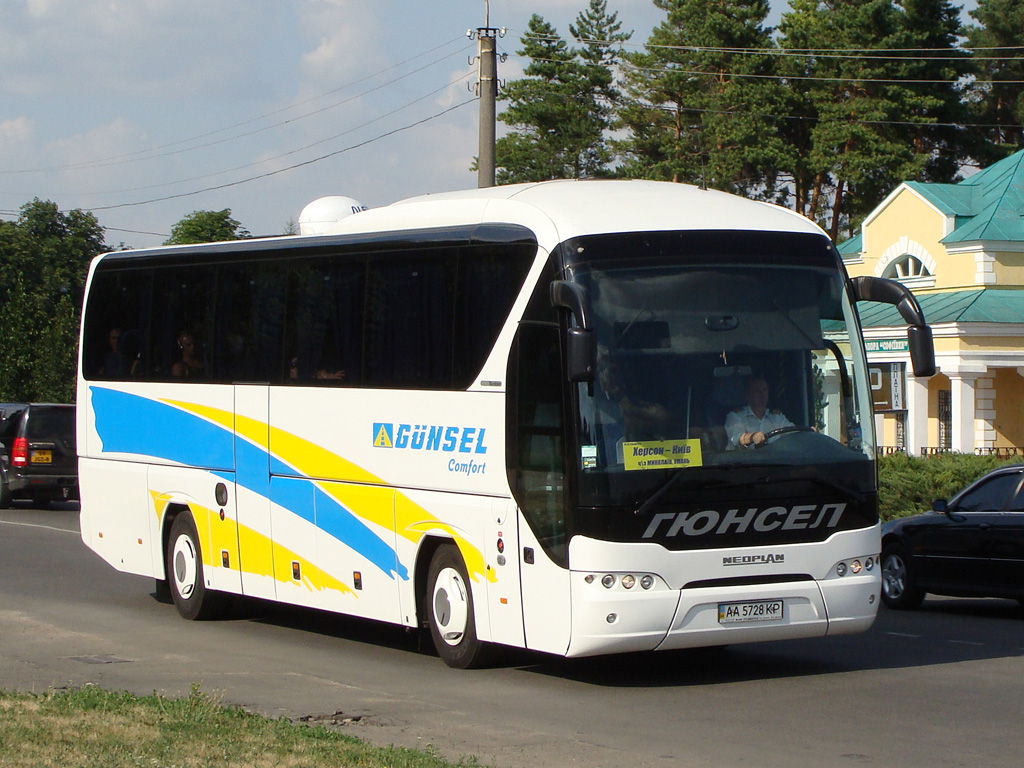 Kiew, Neoplan P21 N2216SHD Tourliner SHD Nr. AA 5728 KP