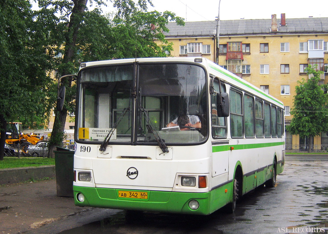 Obwód pskowski, LiAZ-5256.26 Nr 190