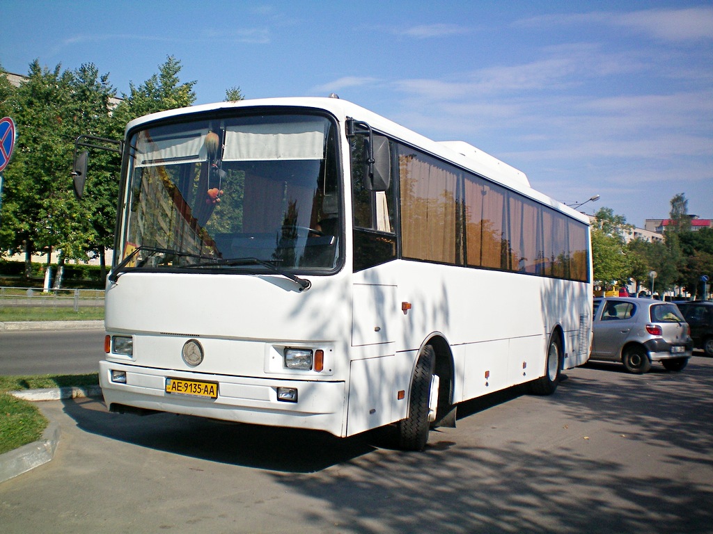 Dnepropetrovsk region, LAZ-4207DL "Liner-10" sz.: AE 9135 AA