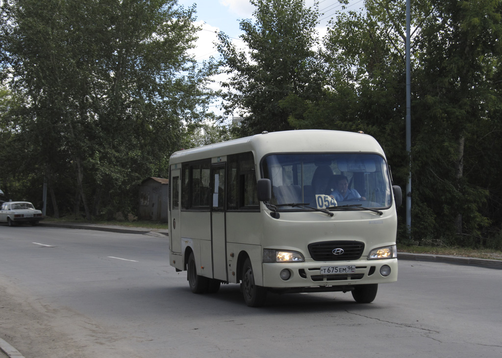 Свердловская область, Hyundai County SWB C08 (РЗГА) № Т 675 ЕМ 96