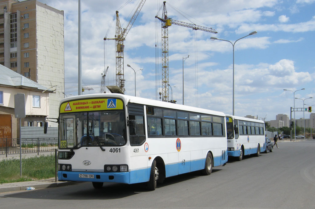 Астана, Hyundai New Super AeroCity № 4061; Астана, Hyundai New Super AeroCity № 4056; Астана — Автовокзалы, автостанции, конечные остановки