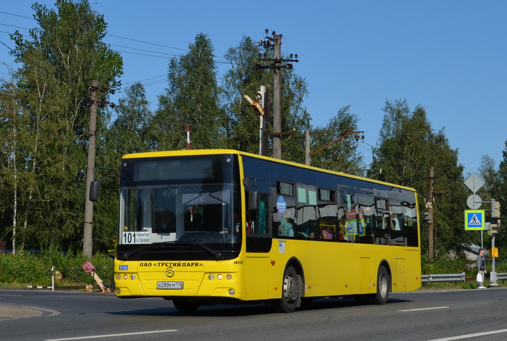 Petrohrad, Golden Dragon XML6125CR č. В 288 КМ 178