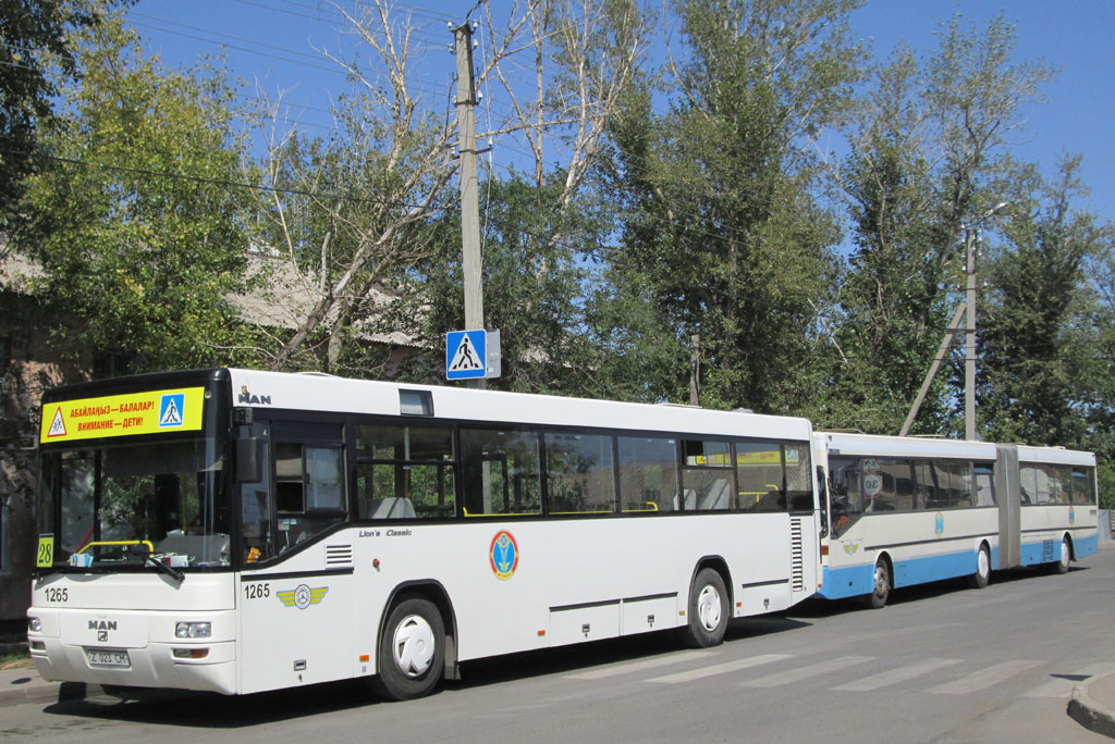 Астана, MAN A74 Lion's Classic SL283 № 1265; Астана, Mercedes-Benz O405G № 1777; Астана — Автовокзалы, автостанции, конечные остановки