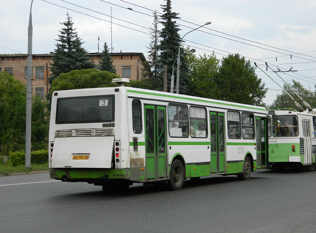 Ярославская область, ЛиАЗ-5256.45 № 121