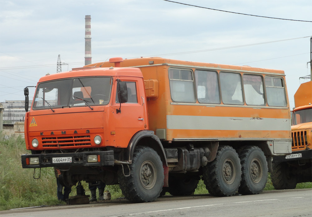 Приморский край, НефАЗ-4208-03 № О 664 РР 25