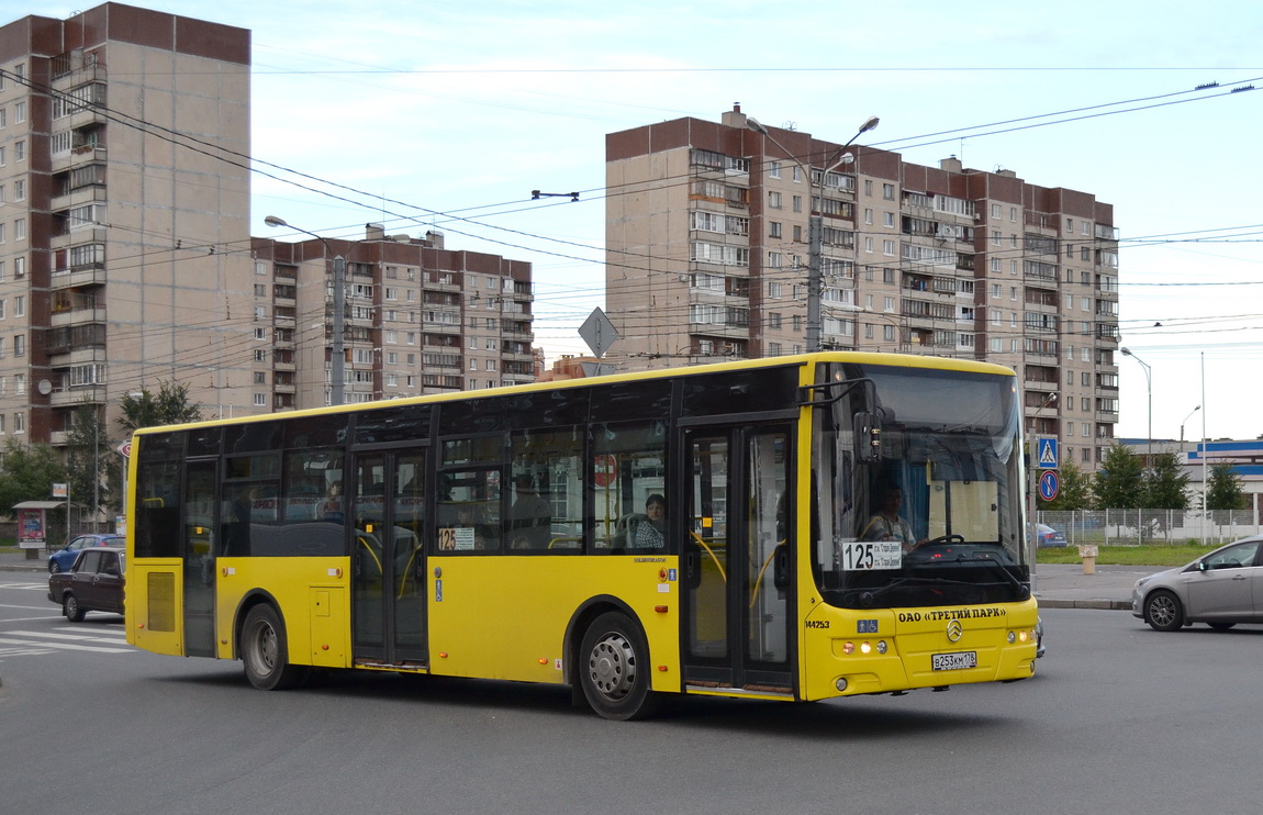 Санкт-Петербург, Golden Dragon XML6125CR № В 253 КМ 178