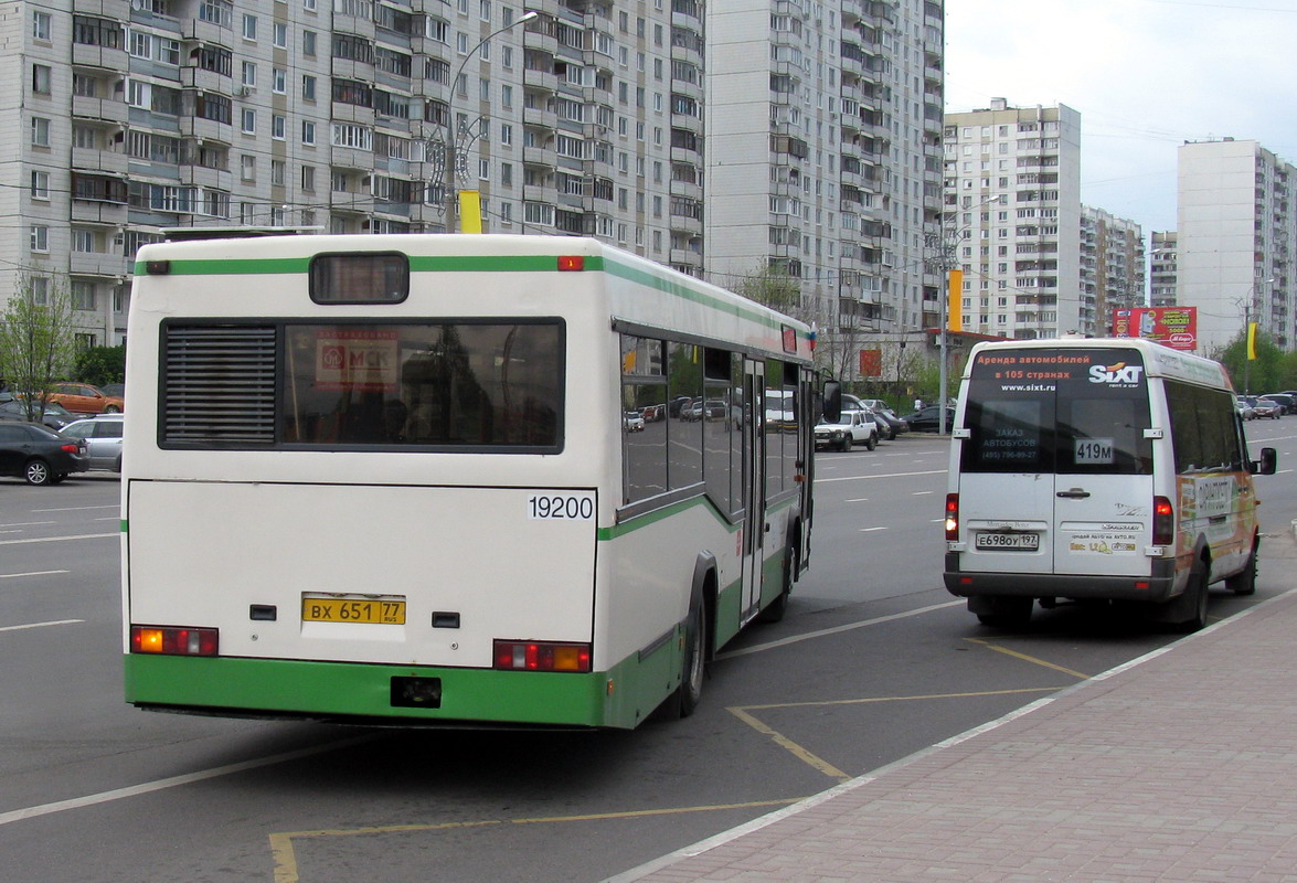 Масква, МАЗ-103.С65 № 19200; Масква, Самотлор-НН-323770 (MB Sprinter 411CDI) № Е 698 ОУ 197