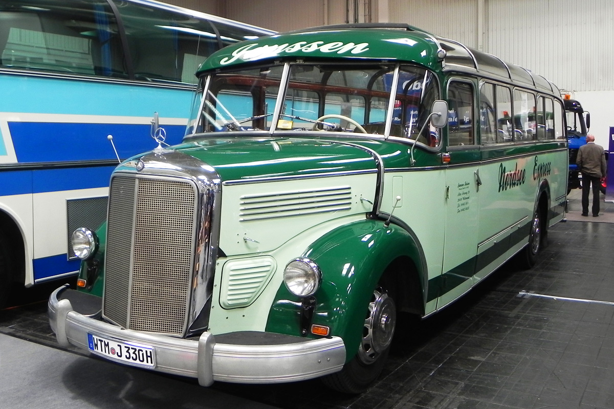 Lower Saxony, Mercedes-Benz O3500 Nr WTM-J 330H; Lower Saxony — IAA Nutzfahrzeuge 2012