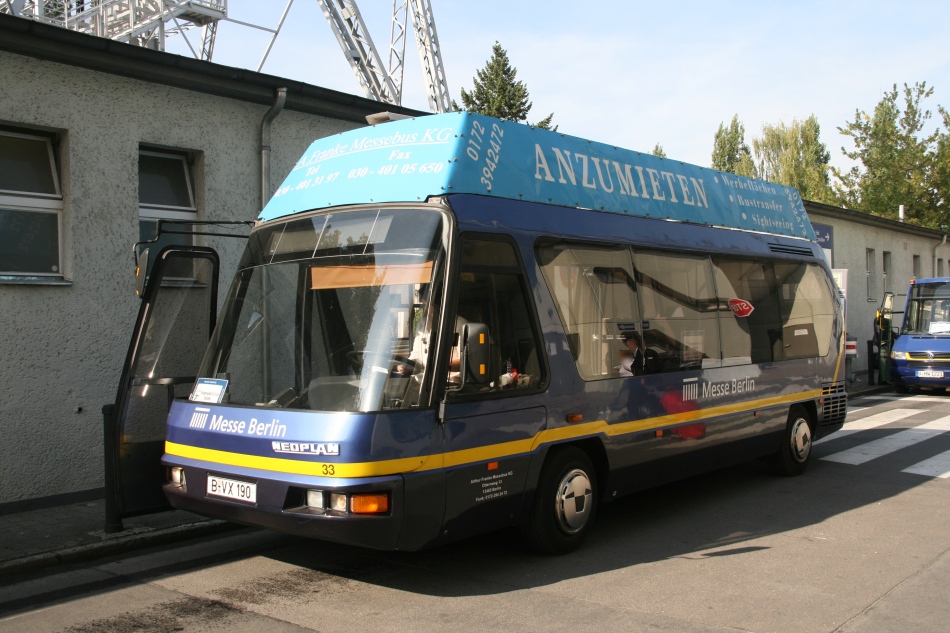 Берлин, Neoplan N8008B Metroliner № 33