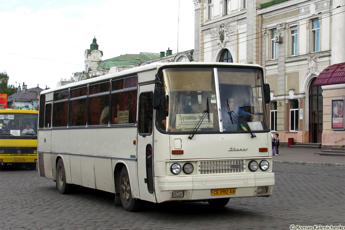 Черновицкая область, Ikarus 256.75 № CE 0982 AA