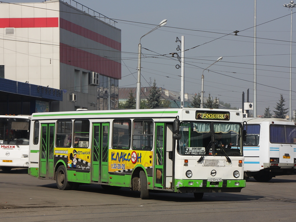 Кемеровская область - Кузбасс, ЛиАЗ-5256.30 № О 010 РХ 42