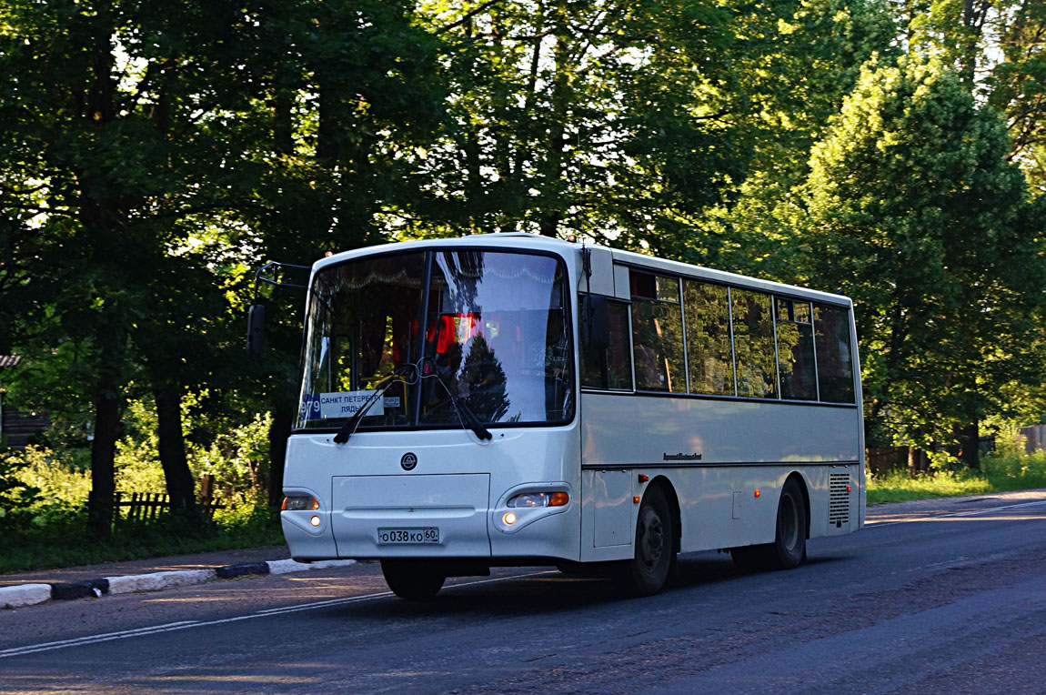 Oblast Pskow, KAvZ-4235-21 (2-2) Nr. О 038 КО 60