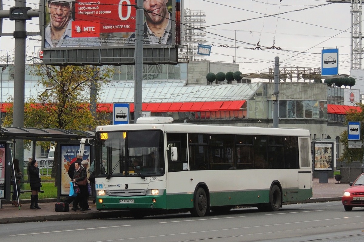 Sankt Petersburg, NefAZ-52994-40-42 Nr 2388