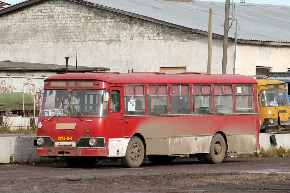 Автобусы воркута. Воркута ЛИАЗ 677. Воркута память ЛИАЗ 677. Автобус ЛИАЗ 677 Воркута Кам. Воркута ЛИАЗ.