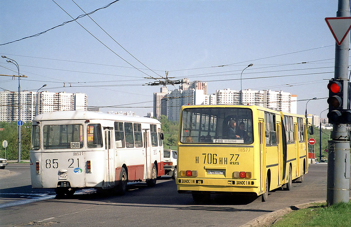 Москва, ЛиАЗ-677М № 08521; Москва, Ikarus 280.00 № 08577