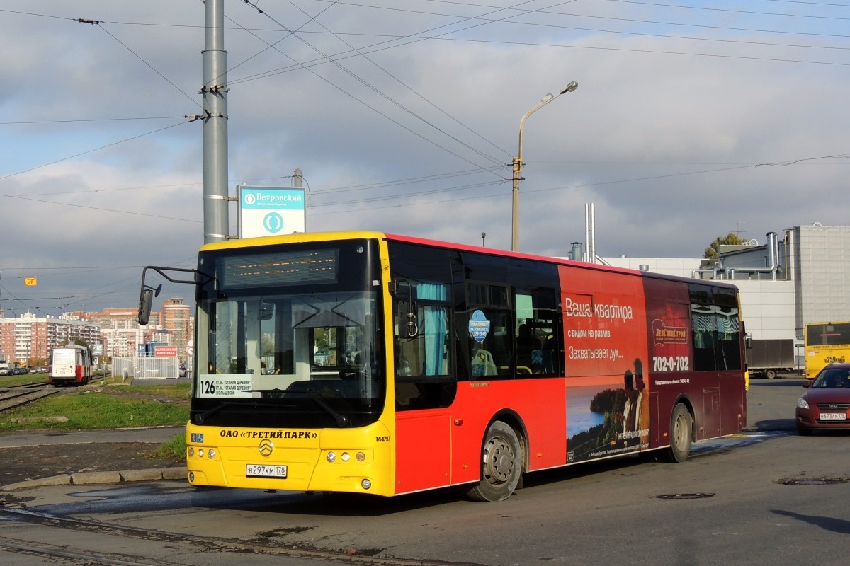 Санкт-Петербург, Golden Dragon XML6125CR № В 297 КМ 178