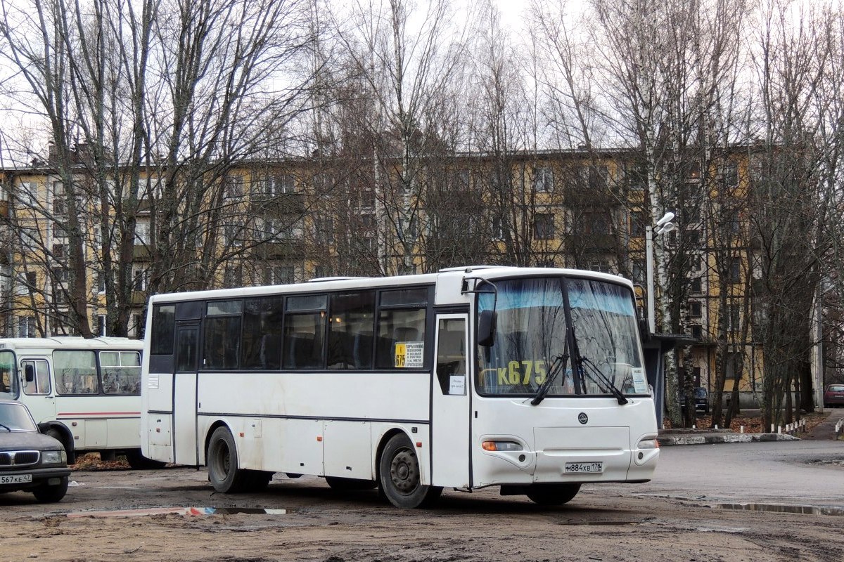 Ленинградская область, КАвЗ-4238-00 № М 884 ХВ 178