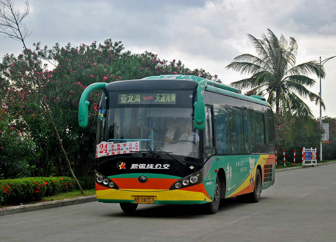 Китай, Yutong ZK6936HGN № 琼B 08032