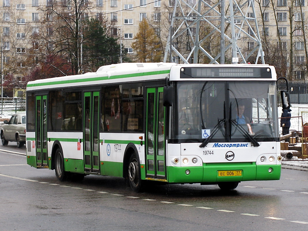 Moskwa, LiAZ-5292.22 (2-2-2) Nr 19744