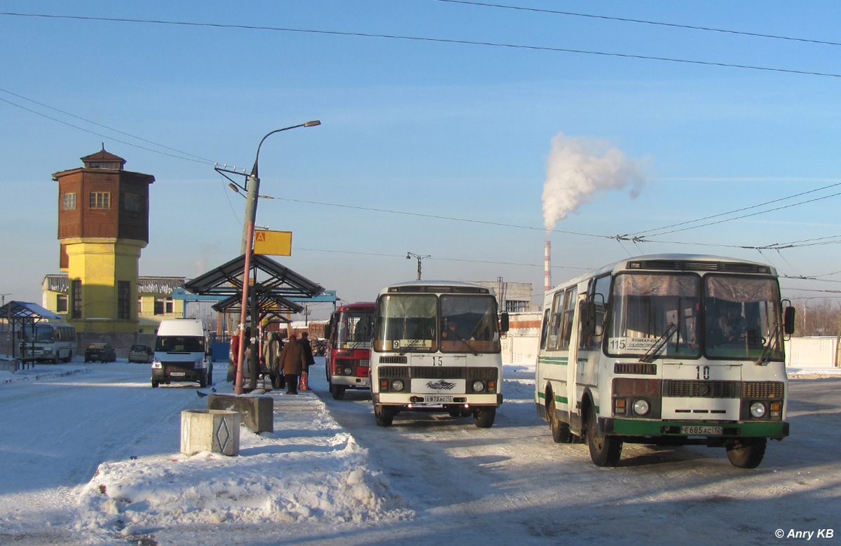 Марий Эл, ПАЗ-3205-110 № 15; Марий Эл, ПАЗ-3205-110 № 10; Марий Эл — Автовокзалы, автостанции и места посадки "с тротуара"