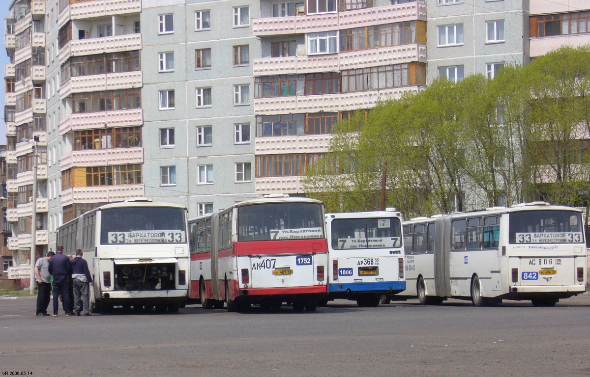 Omsk region, Karosa B841.1916 č. 903; Omsk region, Karosa B741.1916 č. 1752; Omsk region, LiAZ-5256.45 č. 1806; Omsk region, Karosa B841.1916 č. 842; Omsk region — Bus stops