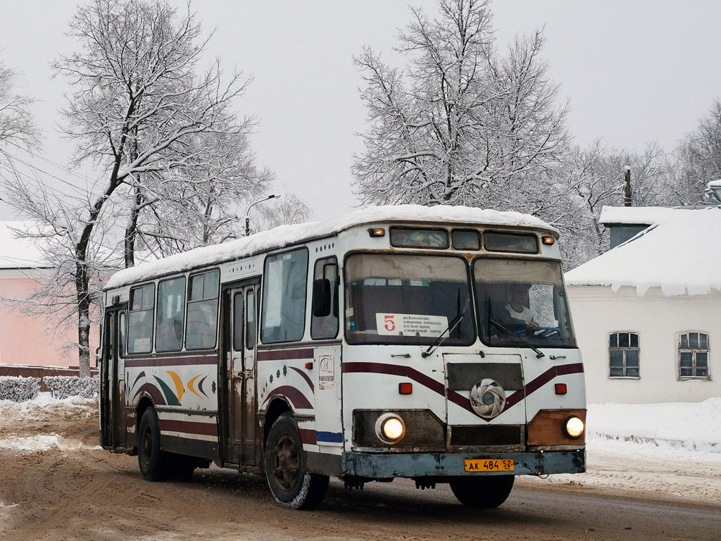 Nizhegorodskaya region, LiAZ-677M # АК 484 52