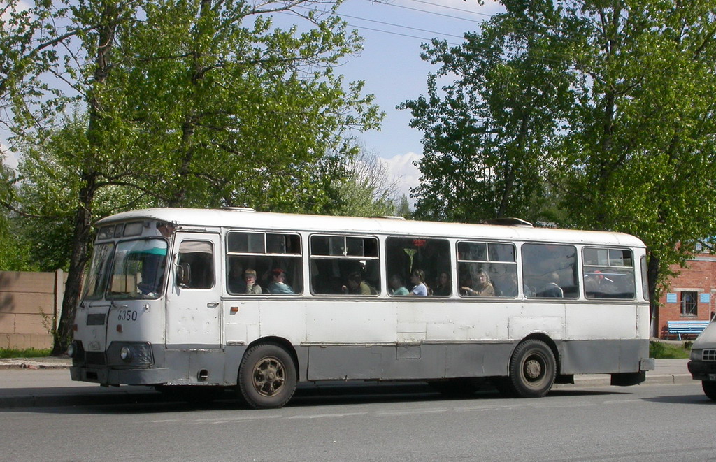 Sankt Petersburg, LiAZ-677M Nr. 6350