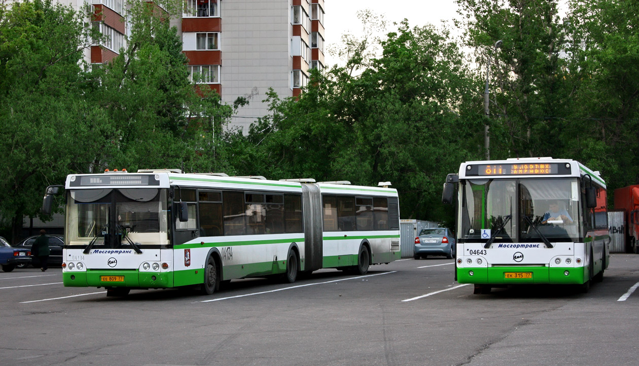 Москва, ЛиАЗ-6213.20 № 04134; Москва, ЛиАЗ-5292.21 № 04643