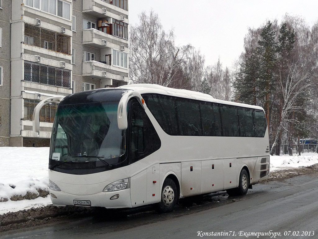 Свердловская область, Yutong ZK6129H № Х 242 СС 96