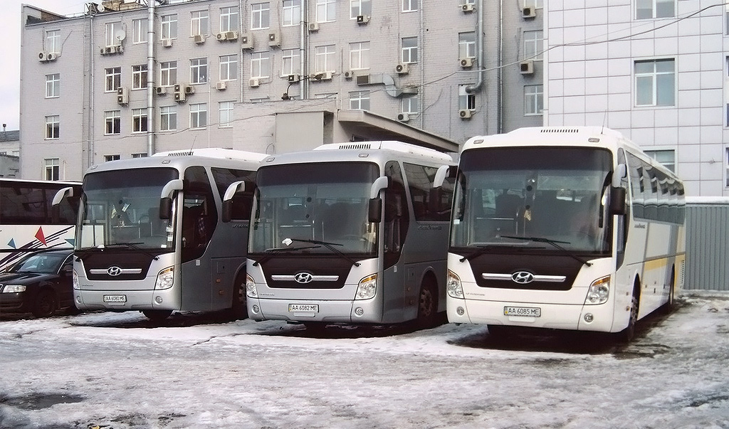 Киев, Hyundai Universe Xpress Noble № AA 6080 ME; Киев, Hyundai Universe Xpress Noble № AA 6082 ME; Киев, Hyundai Universe Xpress Noble № AA 6085 ME