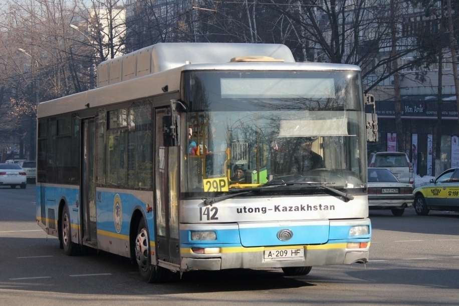 Алматы, Yutong ZK6120HGM № 142